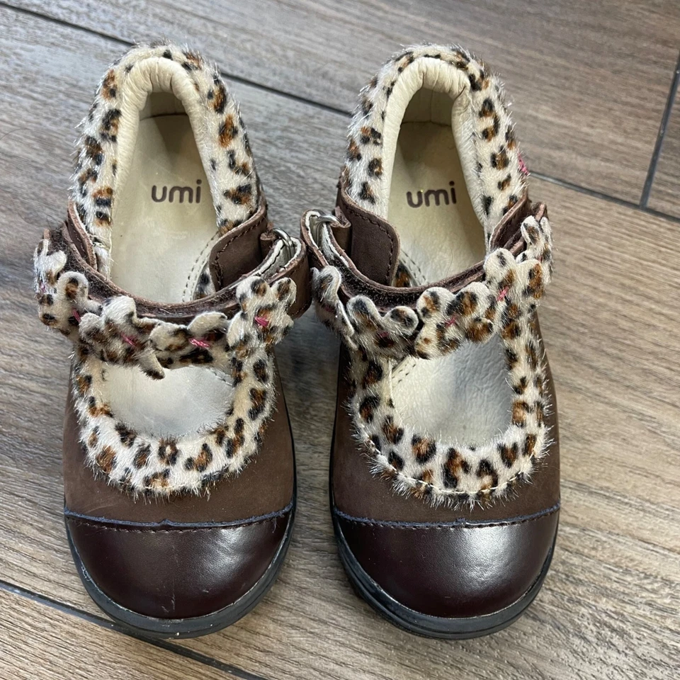 Zapatos planos Umi Marnie Mary Jane estampado de leopardo piel sintética niña bebé talla 6,5 Foto 2 de 4