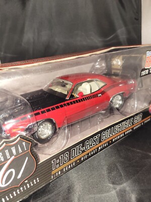 HIGHWAY 61 1:18 1970 AAR CUDA Red W/Black Hood & White Interior