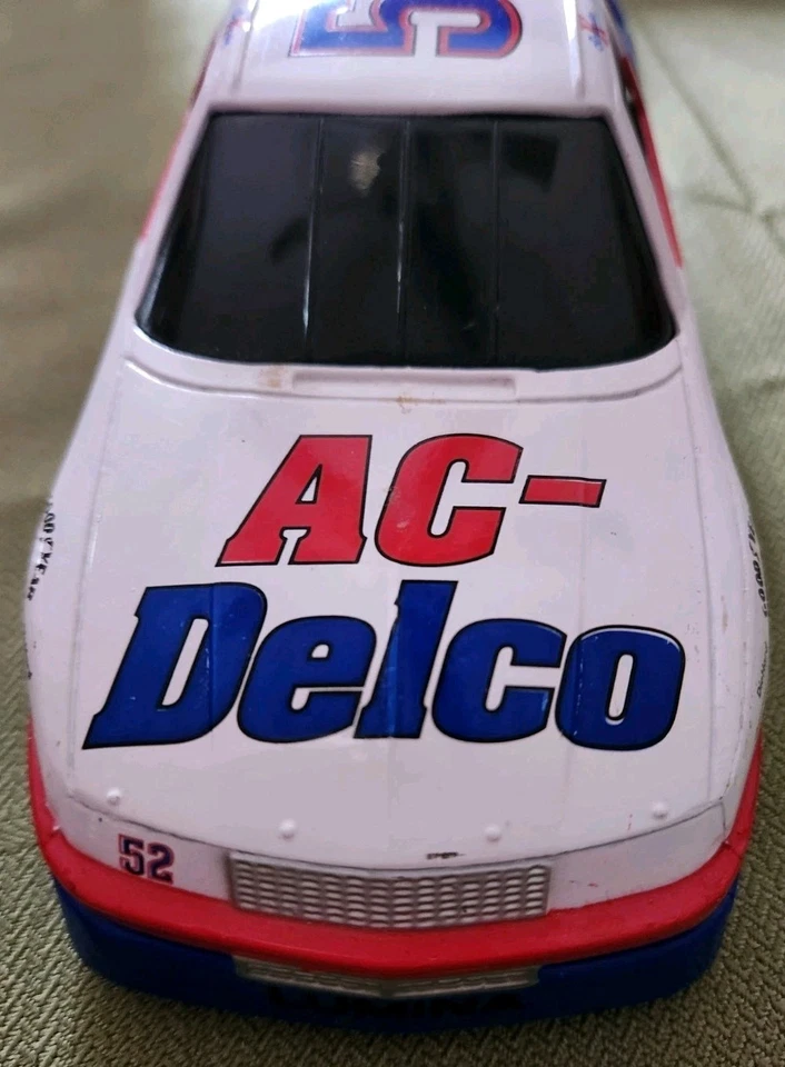 NASCAR CAR BANK!! LIMITED EDITION!! Vintage 1993 #52 Ken Schrader 1:24 Diecast - Image 2 of 4