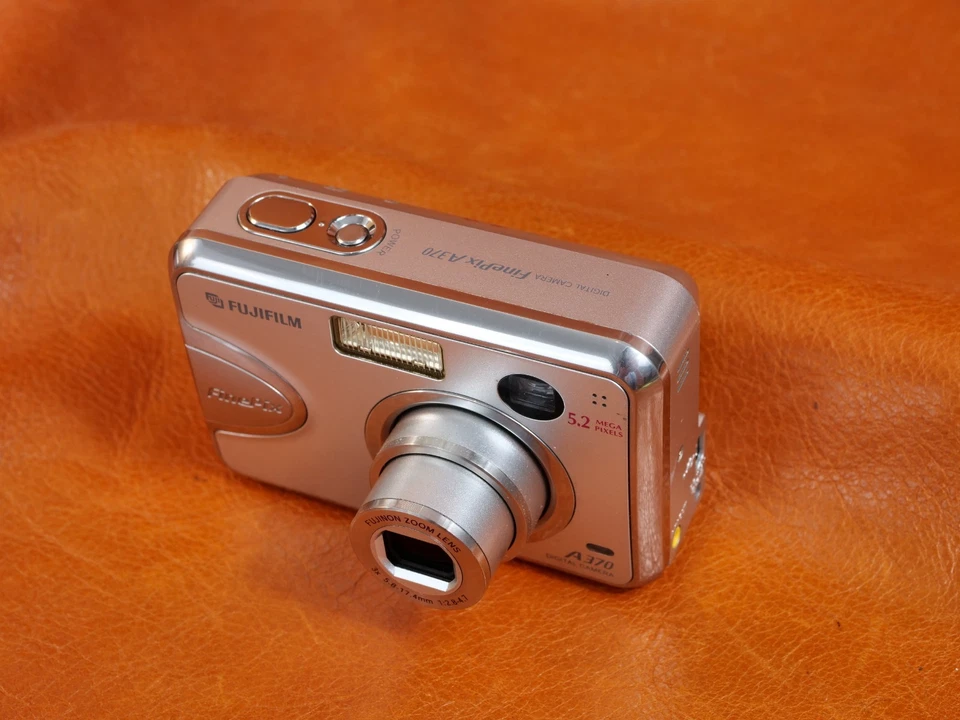 Fujifilm FinePix A370 5.2MP Compact Digital Camera + Case No Memory card Working, photo 2 of 5