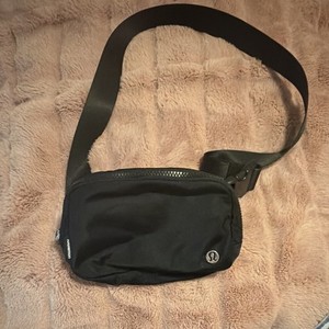 Lululemon Black Waist Pack Zip Closure Adjustable Strap 1 Pocket One Size