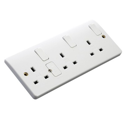 MK Triple 13A 240V Hochglanz weiß Außenborder Steckdose K2737