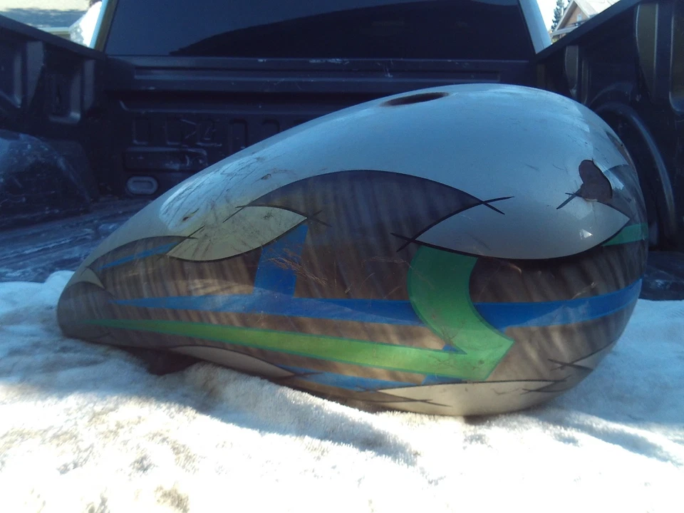 TANQUE DE GASOLINA PERSONALIZADO DE UNA PIEZA ESTIRADO HARLEY SOFTAIL MARCO CHOPPER NESS Foto 3 de 4