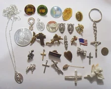 32 vintage religious Catholic Christian pendants pins item etc lot fv1937