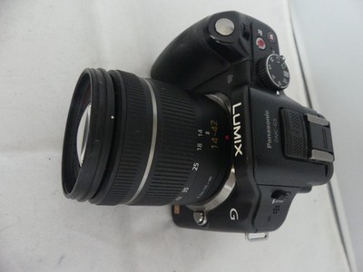 Panasonic LUMIX DMC-G5 16.0MP with Lumix 14-42mm zoom lens Looks