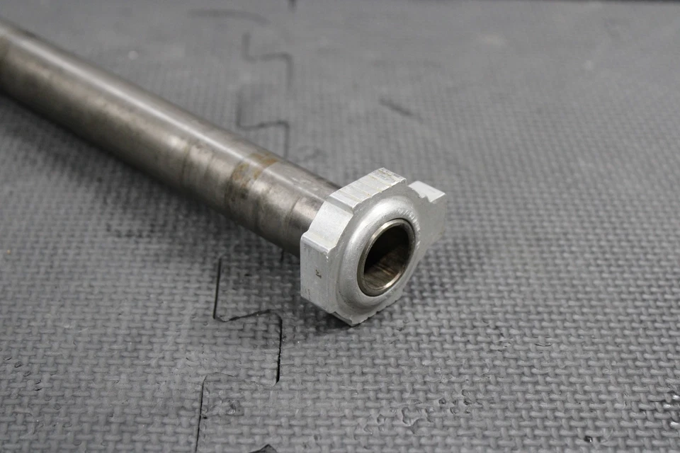 KTM 250 XCW 2016 OEM eje trasero llanta trasera eje perno pivote 77310085044 Foto 4 de 4