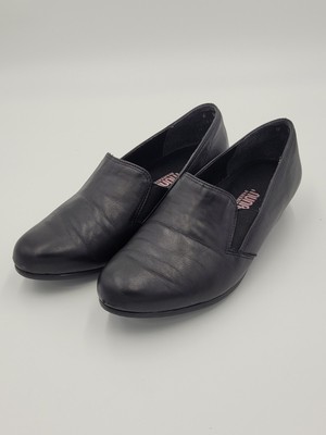 Women’s Munro Black Slip-On Loafers

Made in the USA Munro American Shoes Womens 7.5N Casual Slip On Loafer Black  main image 4