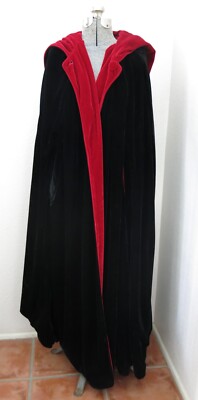 PYRAMID COLLECTION LUSH HEAVY VELVET REVERSIBLE CAPE RED BLACK