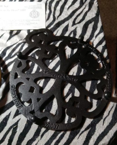 Pampered Chef Trivet Round-Up from the Heart #2938 cast iron 2007 Lot Of 2 - Picture 13 of 16
