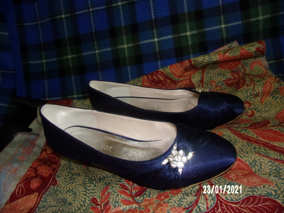 Elegant Park Women's BLUE Satin Rhinestone Kitten Heels Pumps Size 8.5 - Image 2 of 4