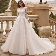 Modest Wedding Dress Full Sleeves O-Neck Lace Appliques Floor Length Bridal Gown