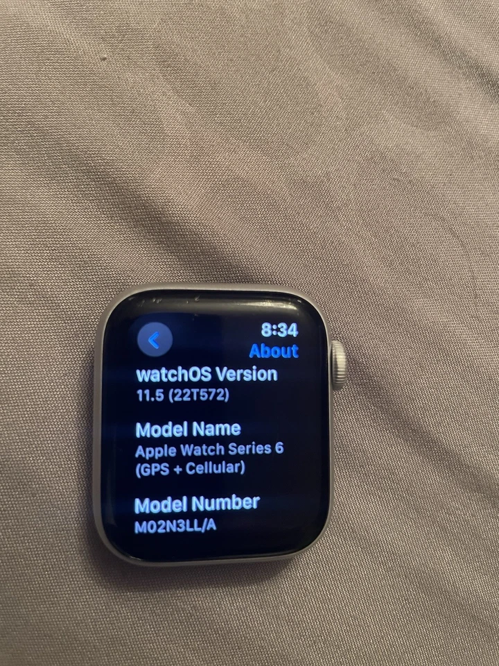 Apple Watch Series 6 40 mm Plateado Aluminio Blanco Deportivo GPS + Celular M02N3LL/A Foto 2 de 4