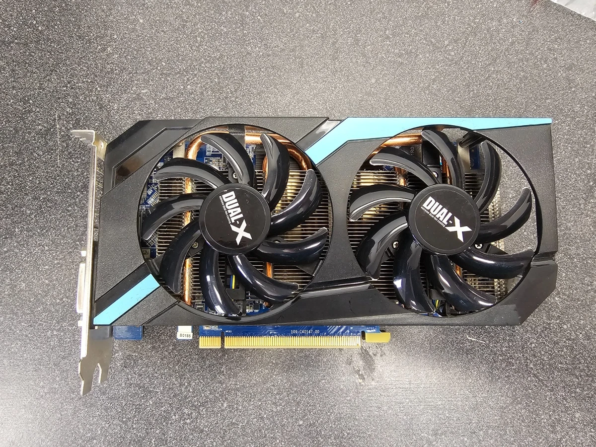 Carte Graphique Sapphire Radeon HD 7870 GHz Edition – 2 Go DDR5 (HORS SERVICE / Pour Pièces)