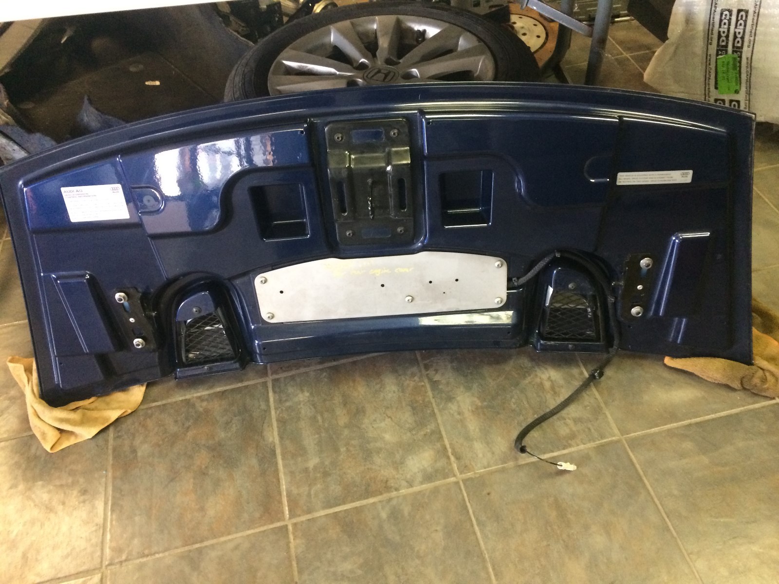 2011 Audi R8 convertible engine trunk lid OEM