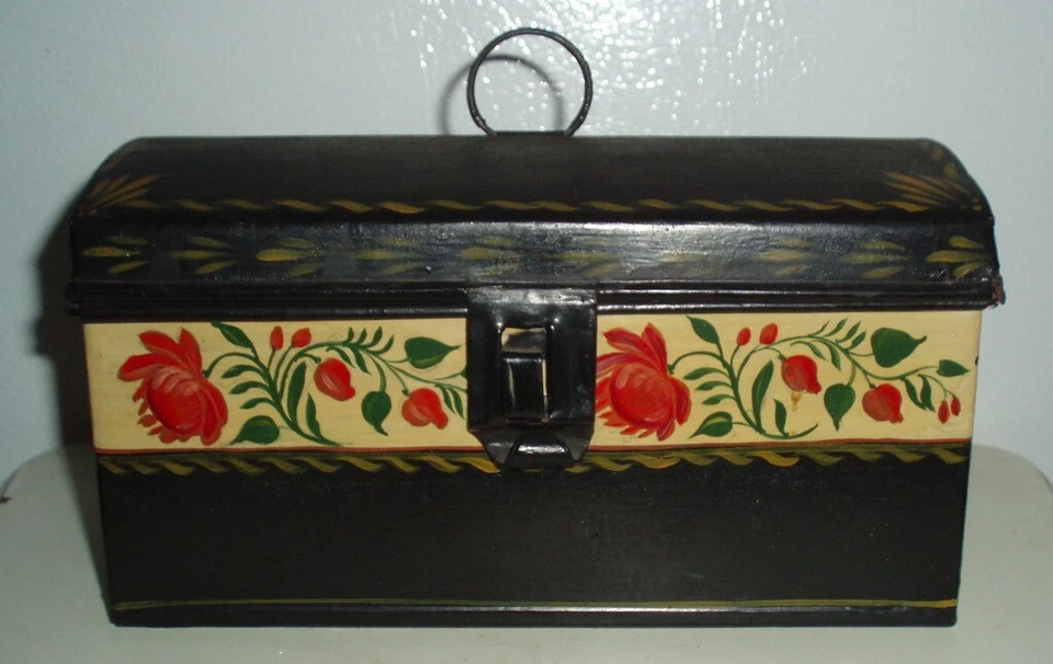 PRIMITIVE ANTIQUE TOLEWARE DOME BOX LUNCHPAIL BREAD BOX SAFE BOXES PAIL RUSTIC - Image 2 of 4