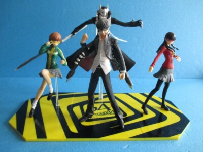 Persona4フィギュアセット s-l400.jpg