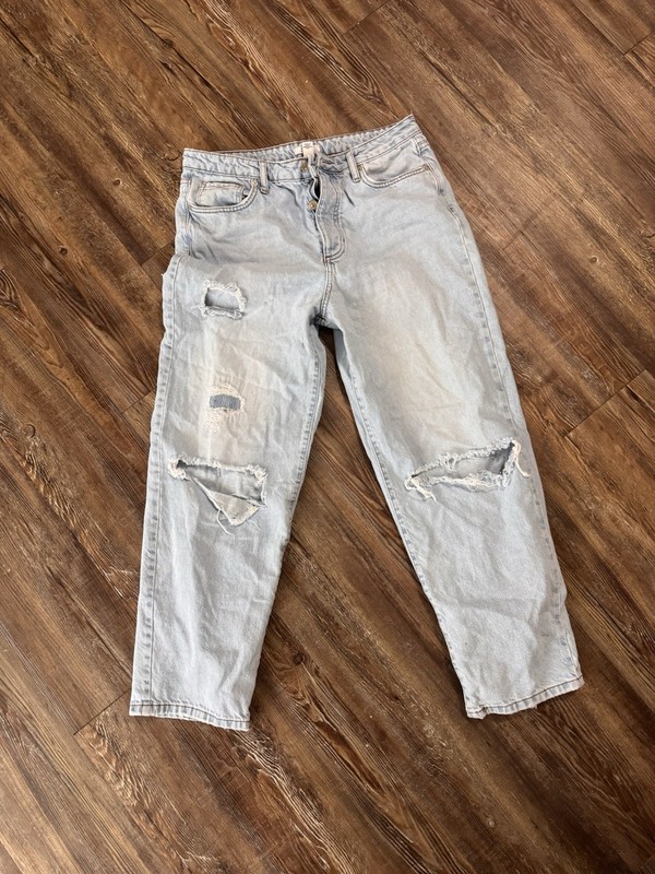 Forever 21 Mom jeans distressed denim light blue size 8
