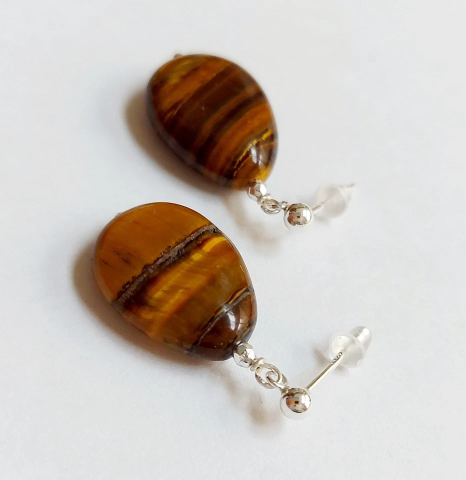 Orecchini in argento 925 con occhio di tigre naturale a goccia ed ematite  - Immagine 2 di 4