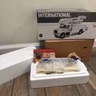 FIRST GEAR  19-0031 INTERNATIONAL 4400 HIGH PREFORMANCE BUCKET TRUCK 1/34 NIB