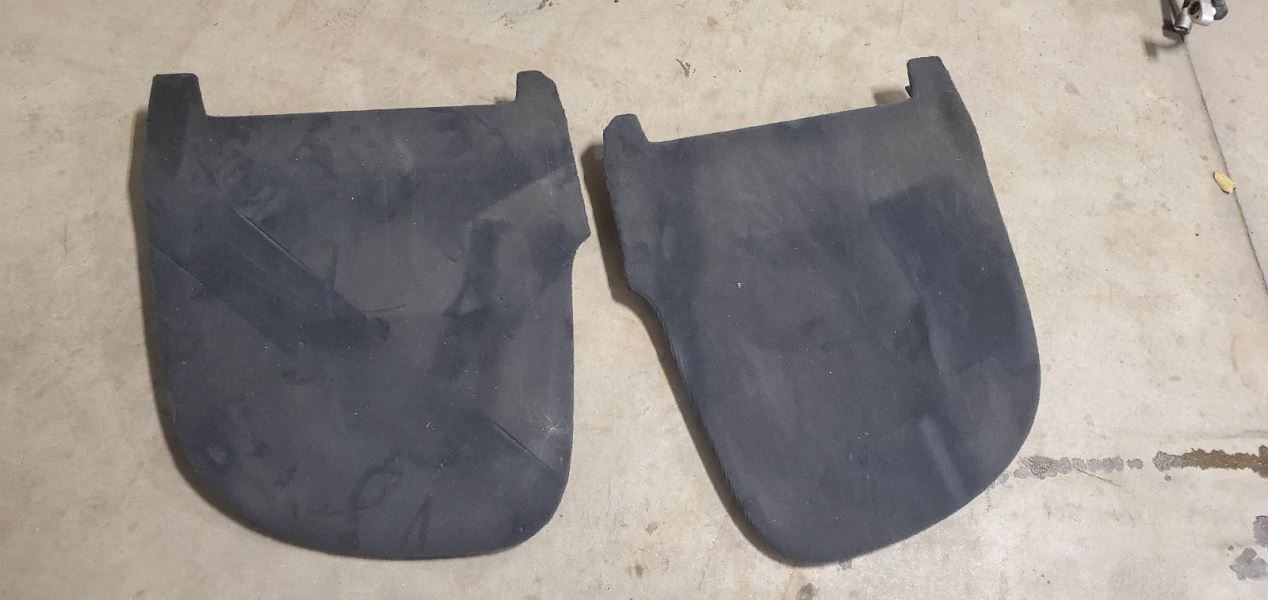 AUDI R8   2012 Carpet Front 1226775