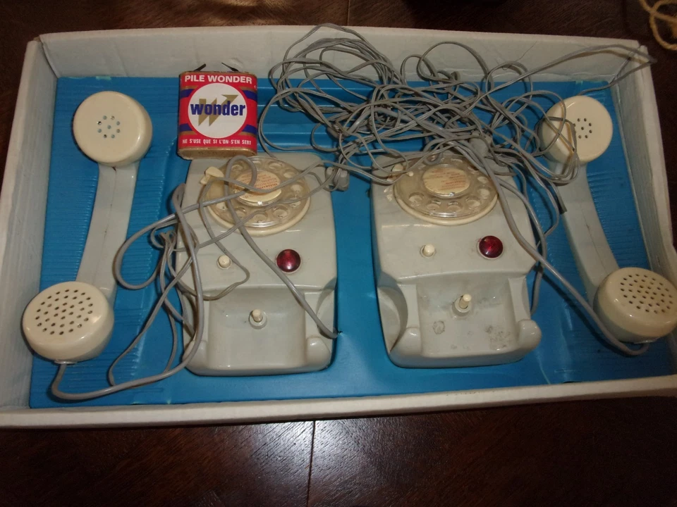 Téléphone Jouet Vintage sorti de grenier - Photo 1/1
