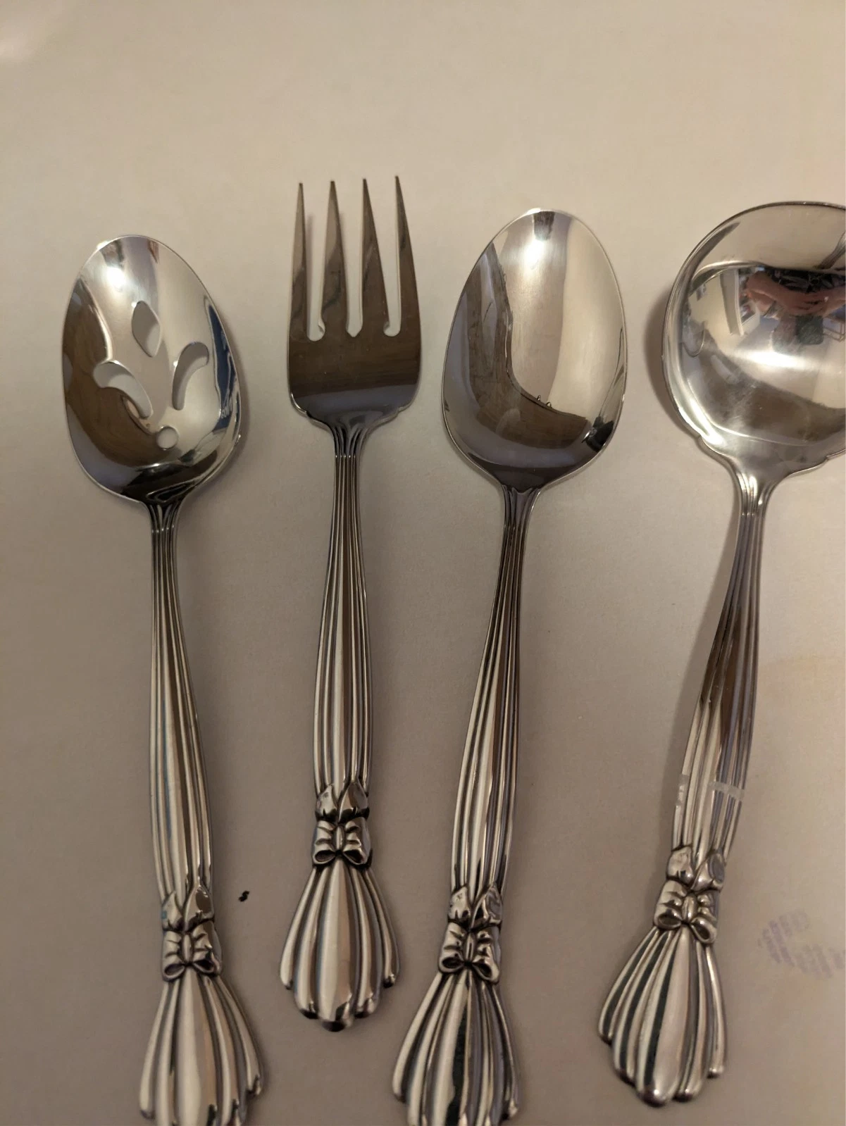 Set of 4 Serving Pieces in Oneida Deluxe ALEXISs Flatware Ribbon
