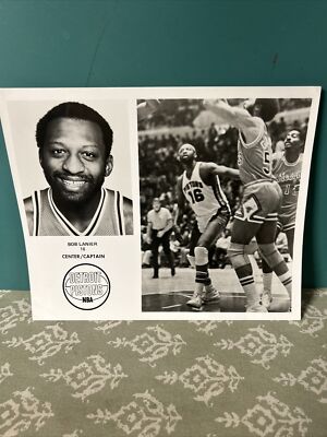 1970'S ORIGINAL Bob Lanier HOF TEAM ISSUE Detroit Pistons 8x10 B&W PHOTO!
