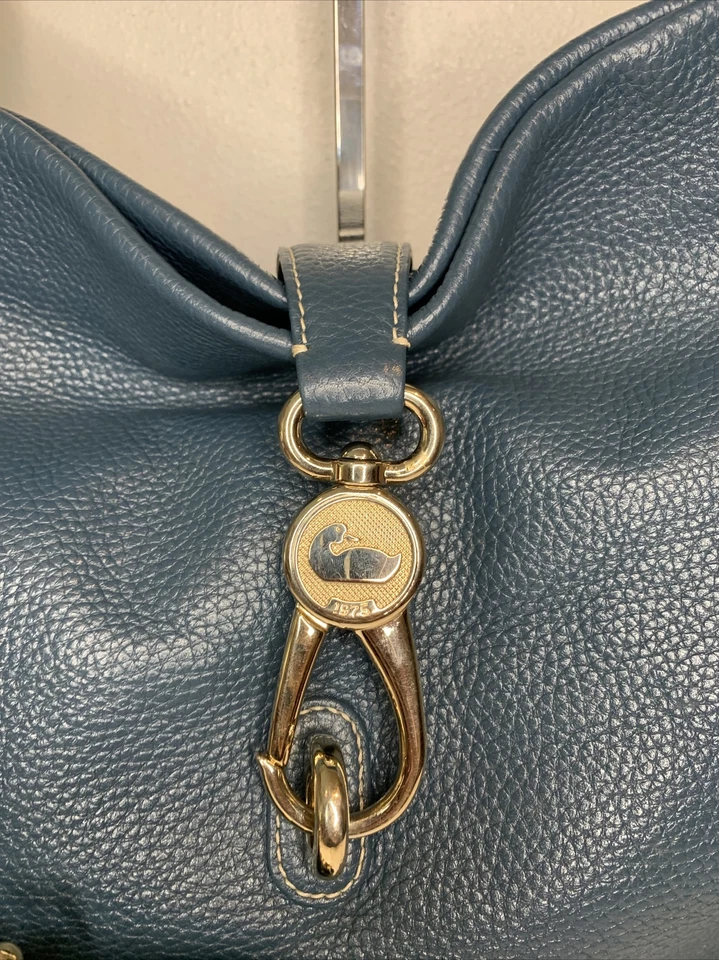 Dooney & Bourke Belvedere Logo Bloqueo Bolso de Hombro/Monedero/Llavero Conjunto de 3 Piezas Foto 2 de 4