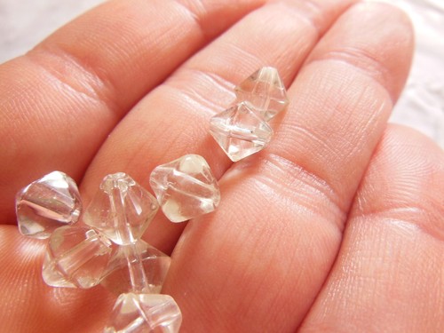 Lot 23 perles en verre anciennes forme toupie lisse transparente ref 2497
