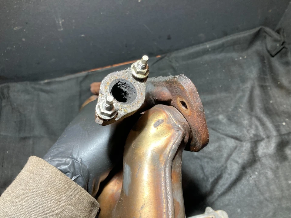 06-10 Cadillac DTS 03-05 Deville 4.8L LD8 Colector de escape delantero Foto 3 de 4