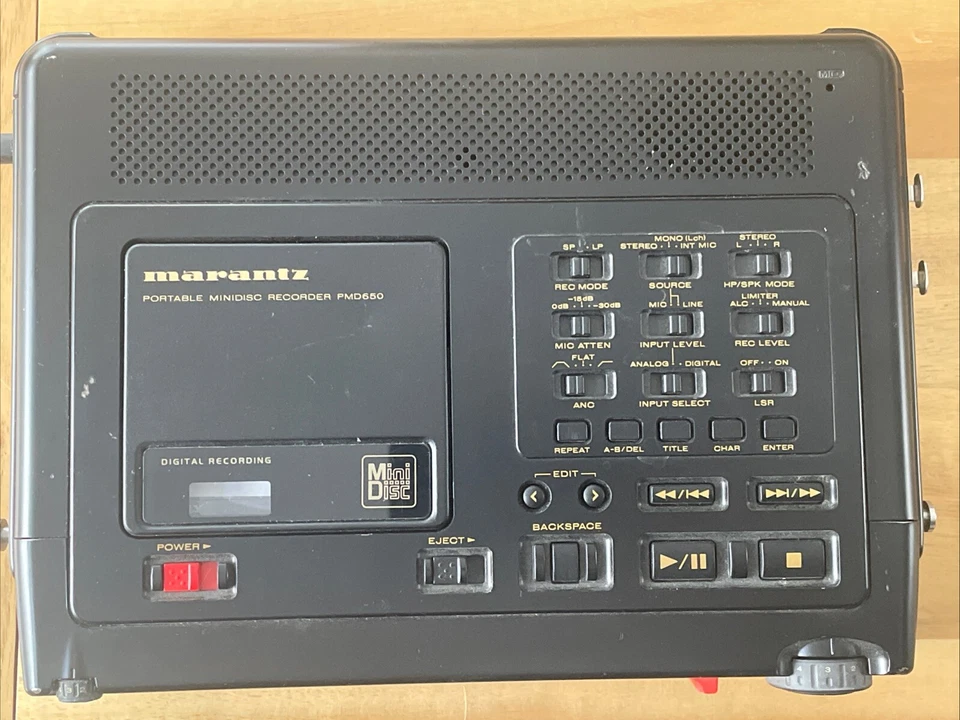 Grabadora y reproductor portátil MiniDisc Marantz pmd-650U Foto 3 de 4