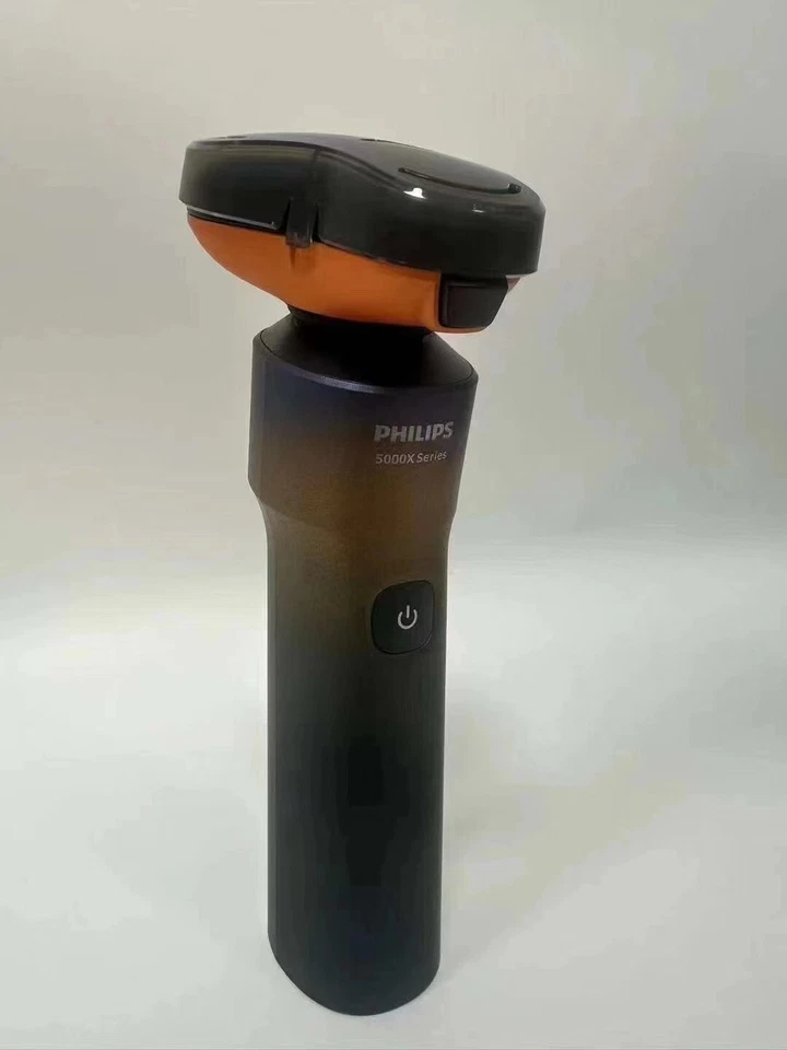 Shaver 5000X Series, Wet and Dry Electric Shaver, Skin Protect - Image 3 of 4