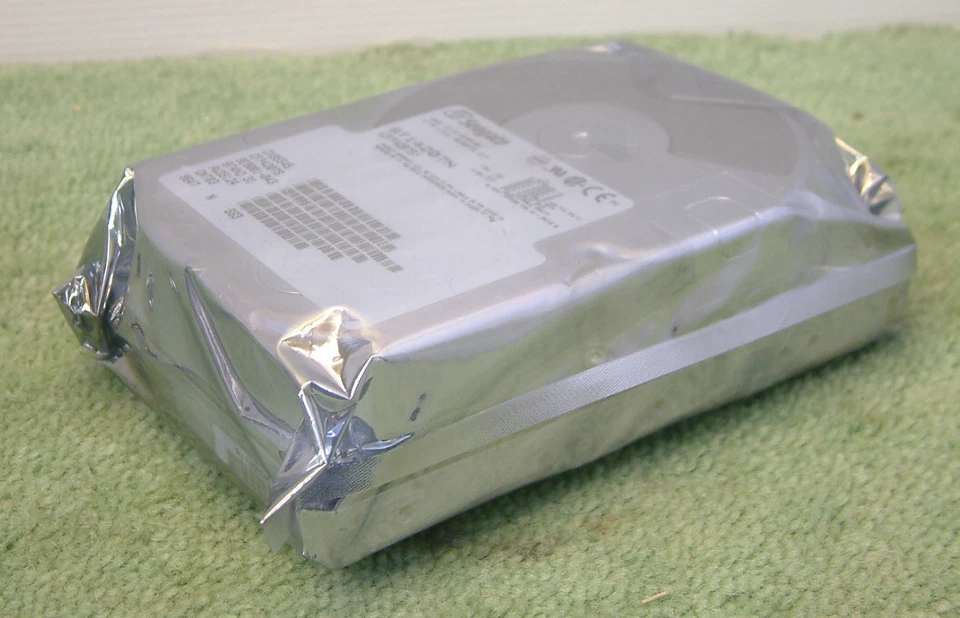 Vintage SEAGATE ST14207N CFP4207S 4.2 Gb 3.5inch / HH 50 Pin SCSI Hard Drive HDD - Image 4 of 4