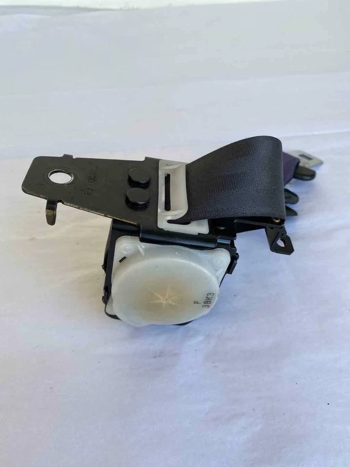 2003 HYUNDAI SONATA Rl Rear Ceenter Seat Belt Lap & Shoulder Belt - Image 4 of 4