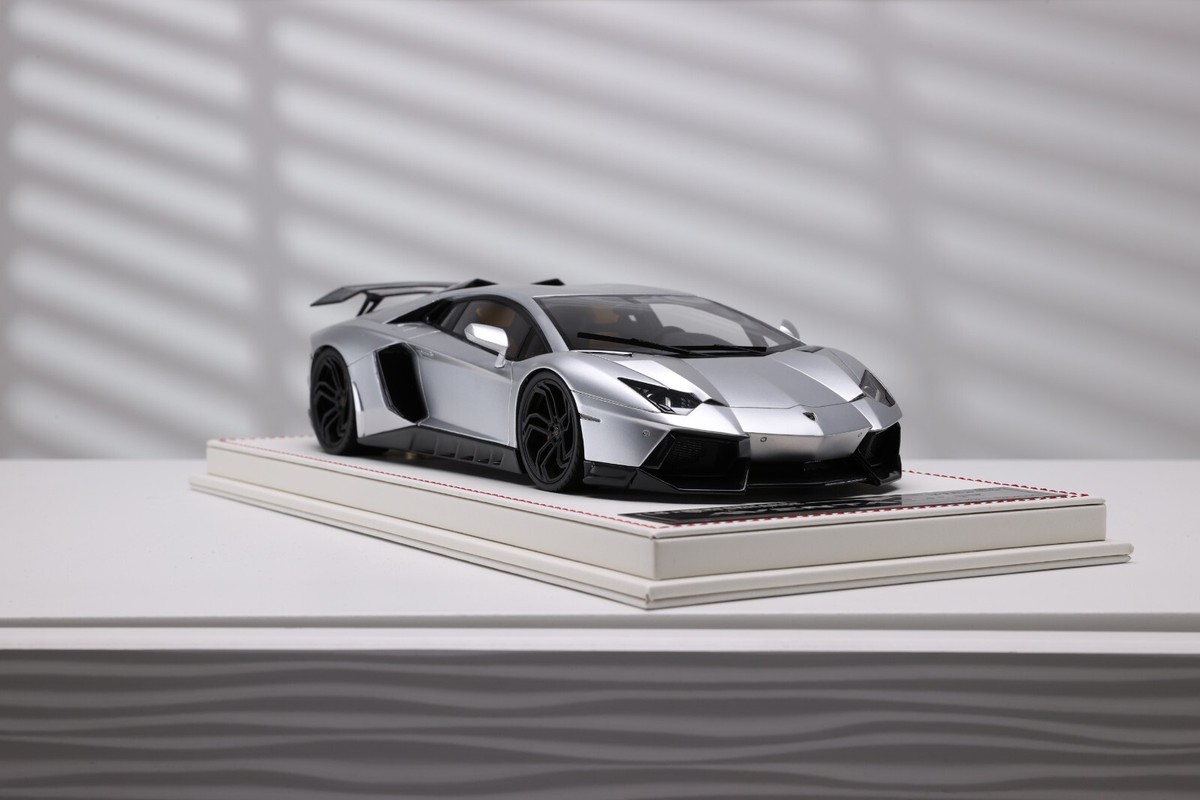 Lamborghini Aventador ミニカー シルバー Lamborghini Aventador LBWK (Chrome Silver) [Davis & Giovanni] 1/18