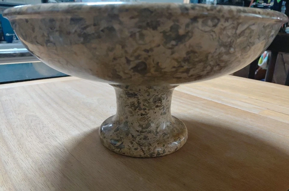 Frutero pedestal de piedra fósil de diseño clásico 12"x6,5" Foto 2 de 4