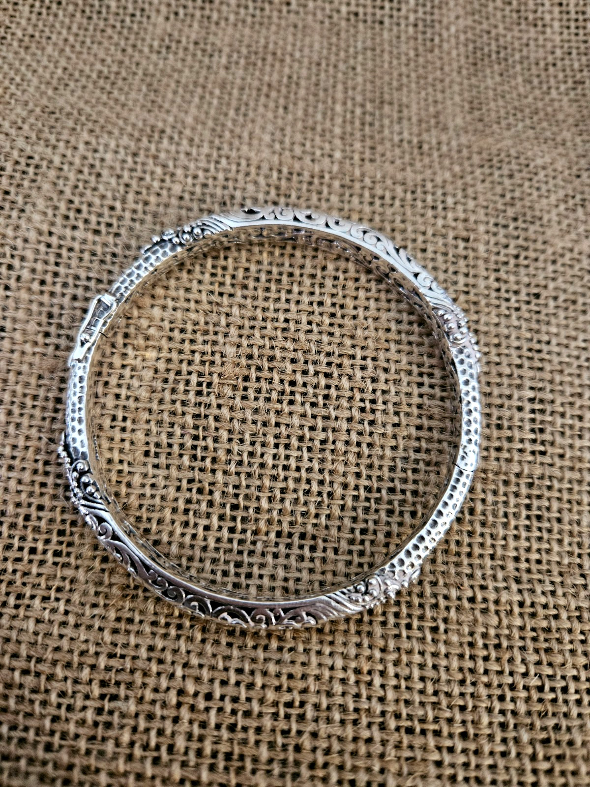 Sarda Sterling Silver Filigree & Hammered Hinged Bangle Bracelet Size 7.5"