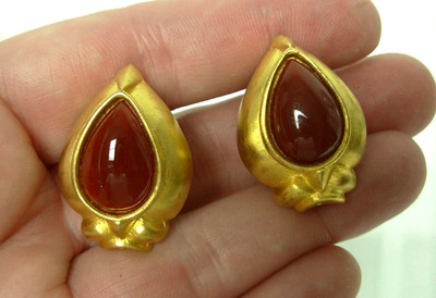 PATRIZ HUBER EARRINGS w BURGUNDY STONE ~ GOLD TONE TEARDROP CLIP ON ~ SIGNED