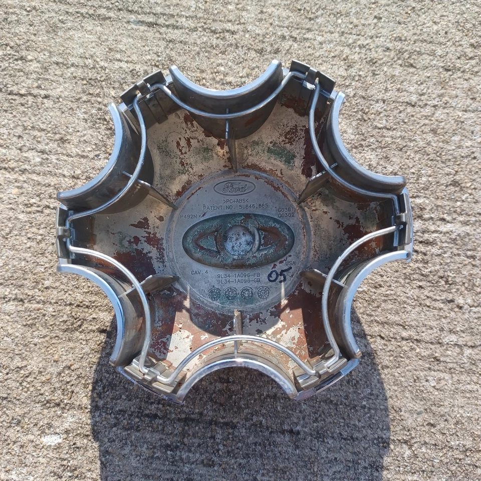 Ford F150 center cap, chrome, 2009-2014 part # 9L34 1A096 FB 05 scuffed, faded Foto 3 de 3