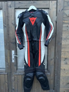 DAINESE Misano 2 D 2 Teiler Lederkombi Schwarz/Weiß/Rot 1D10028N325
