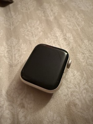 Apple Watch SE 2nd Gen Series SE 40mm White Aluminum Case Used