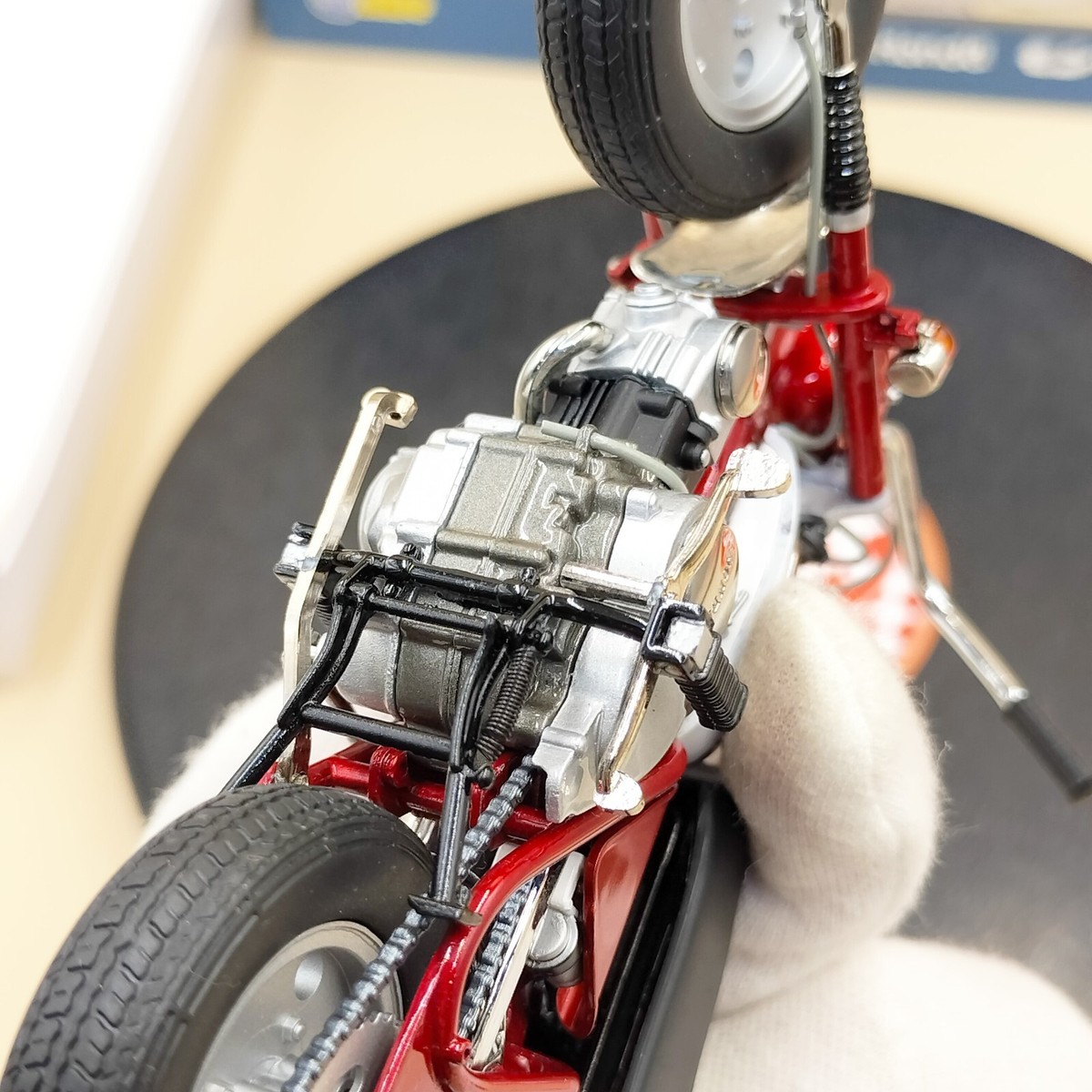 EBBRO 1/10 Honda Monkey Z50Z Red Bike Diecast Underplayed F EBBRO 1/10 Honda Monkey Z50Z Red Bike Diecast Underplayed F