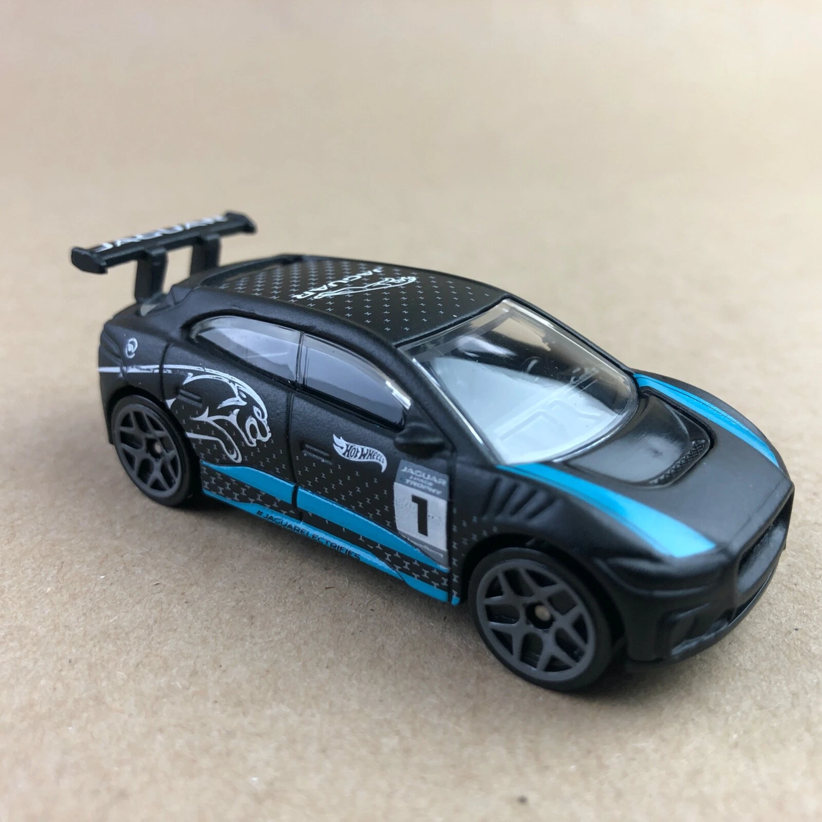  hot wheels jaguar i-pace etrophy brinquedo carro fundido solto 