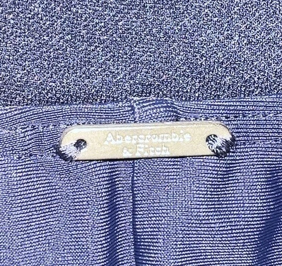 Maiô feminino Abercrombie & Fitch peça única tamanho G perna alta atrevido logotipo grande - Imagem 3 de 4