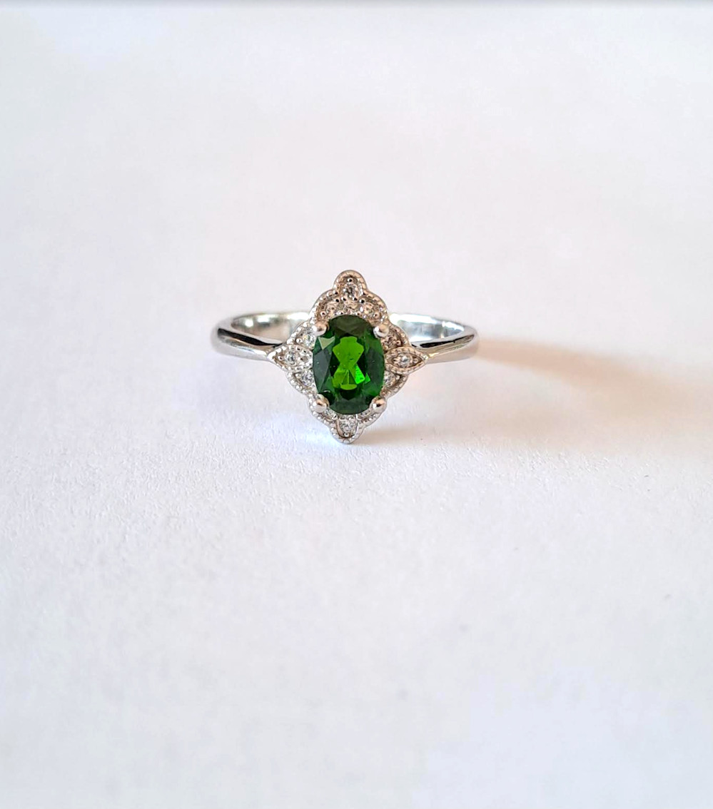 Bague en diopside chromifère et argent 925 plaqué or blanc taille 57