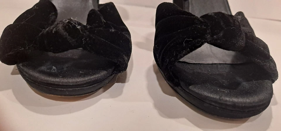 20 世纪 50 年代 20 世纪 50 年代好莱坞性感女巫黑色天鹅绒细高跟鞋 S:7.5 — 第 3/4 张图片