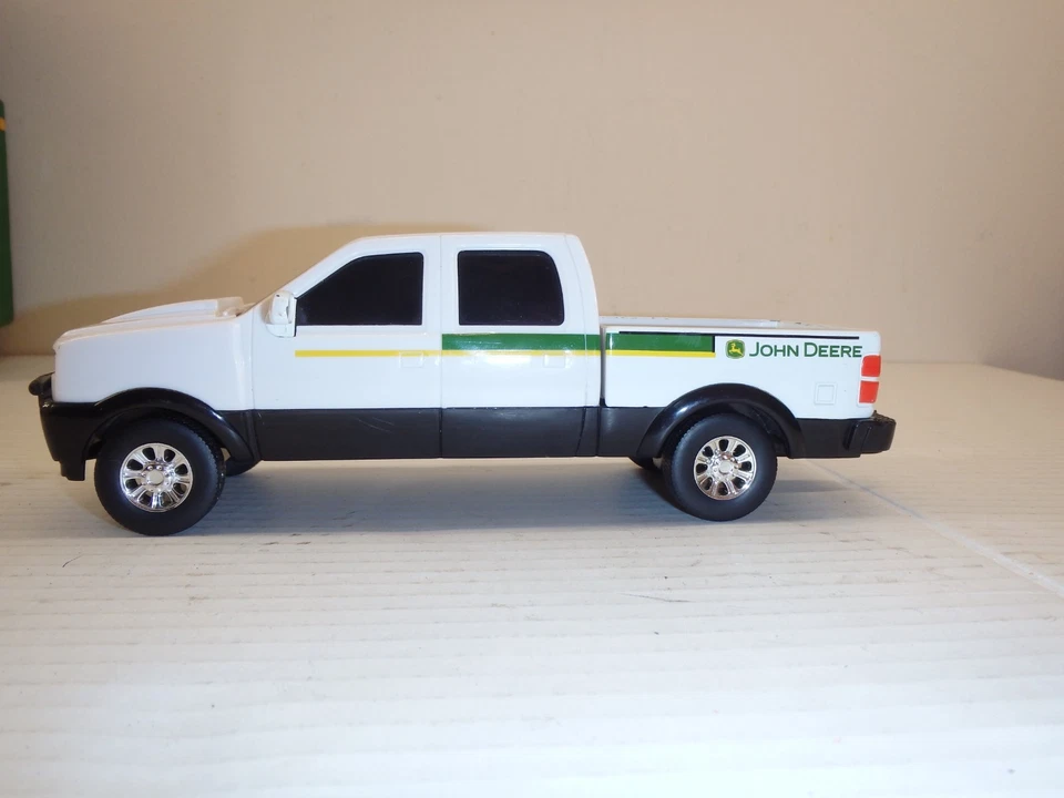 Toy Ertl 1/24 John Deere Pick Up Truck Diecast Plastic Lot of 4 - Image 3 of 4
