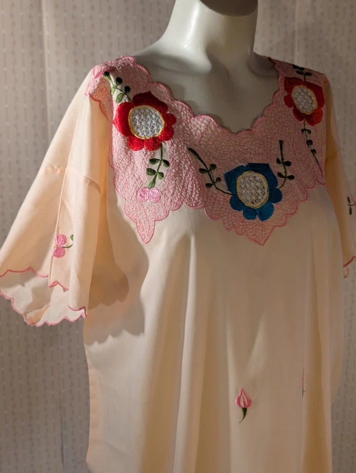 Vintage Cottage Core Dress XL Mexican Embroidered Flowers Romantic Pink Handmade - Image 4 of 4
