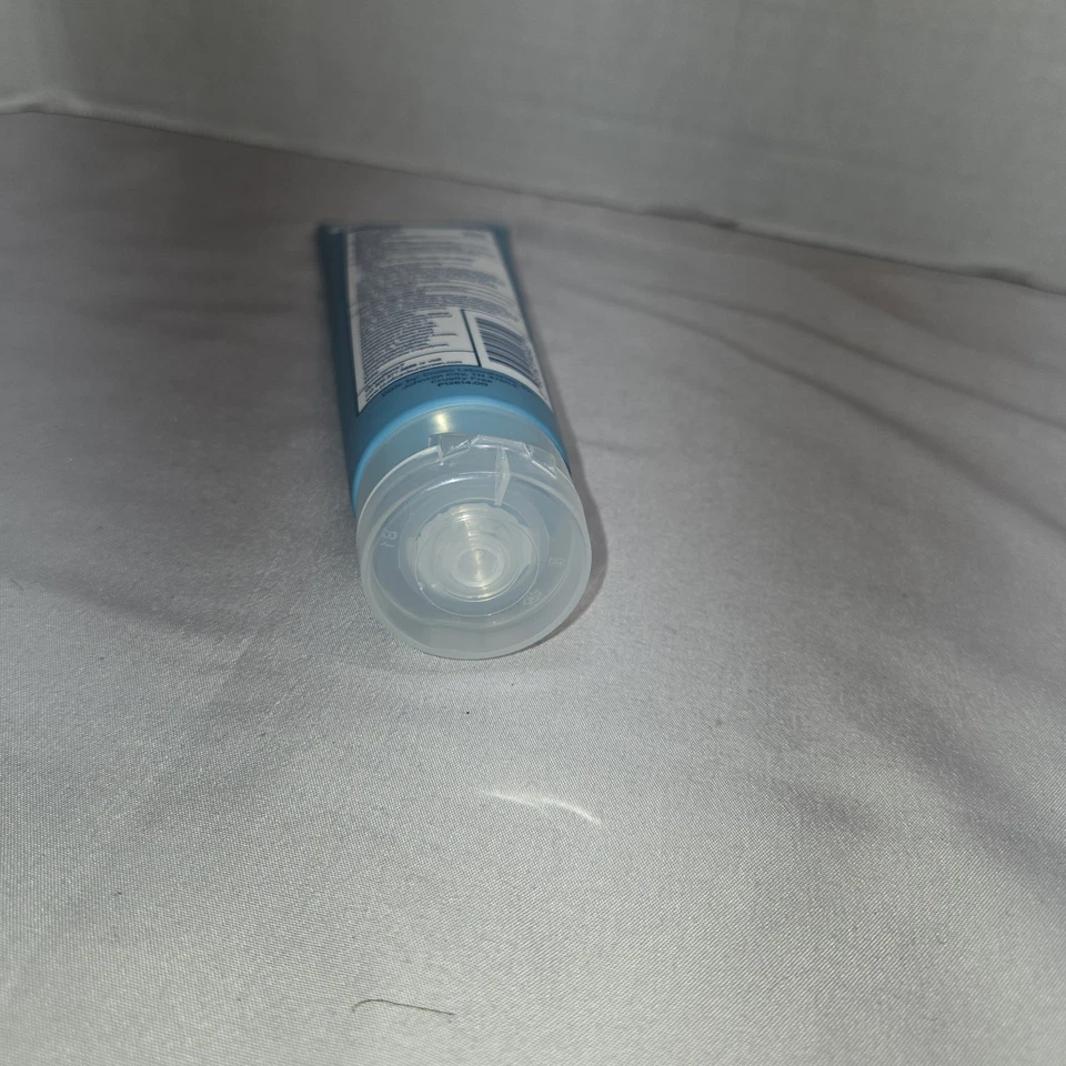 BLUE LIZARD Sensitive Mineral Sunscreen with Zinc Oxide 5 Fl Oz (Pack of 1)  - Image 3 of 4