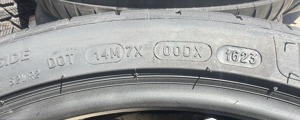 Set of TWO BRAND NEW 235/35ZR20 92Y Michelin Pilot Sport 4S Tires